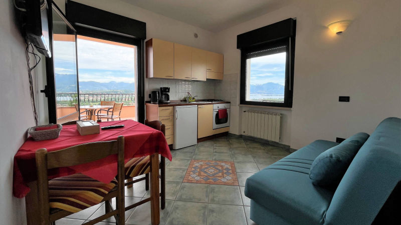 Soggiorno con terrazza vista lago