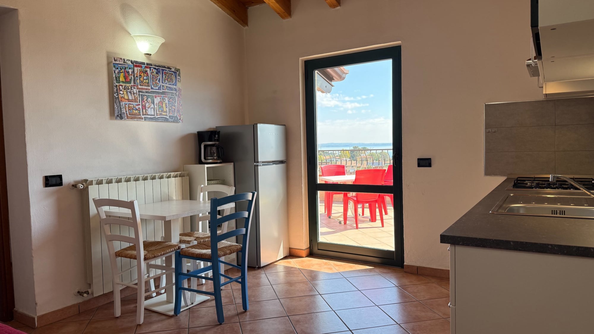 Soggiorno con terrazza vista lago